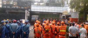 Bhabinkamtibmas Kelurahan Gunung Sahari Selatan Melaksanakan Kegiatan Grebek Lumpur