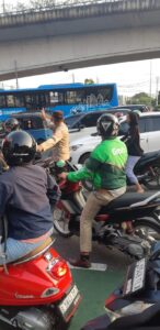 Aiptu Antonius AW, Melaksanakan Gatur Lalin, Himbau Masyarakat Biar Lambat Yang Penting Selamat.