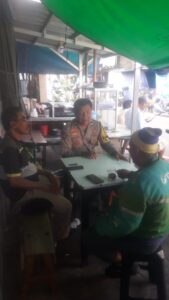 Bhabinkamtibmas Kelurahan Tanah Tinggi Sambang Ketua RW