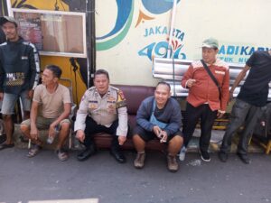 Unit Binmas Polsek Sawah Besar melaksanakan Sambang dan Monitoring Kegiatan Warga.