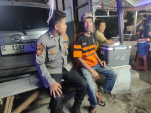 Patroli Dialogis Anggota Patroli Imbau Warga.