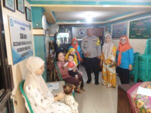 Anggota Binmas Polsek Sawah Besar Melaksanakan Patroli dan Sambang Wilayah.