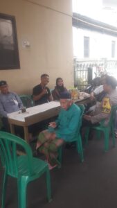 Bhabinkamtibmas Tanah Tinggi Sambang Pos Sekretariat RW 09