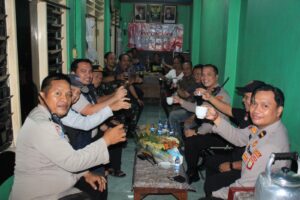 Polsek Kemayoran Mengadakan Kegiatan Ngopi Kamtibmas Di Wilayah RW.03 Kelurahan Gunung Sahari Selatan