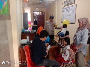 Unit Binmas Polsek Sawah Besar melaksanakan Sambang dan Monitoring Kegiatan Warga.  Jakarta Pusat – Anggota Binmas Polsek