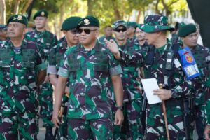 Pangkostrad Bersama Pangdivif 2 Kostrad Terima Brivet Kehormatan Astros