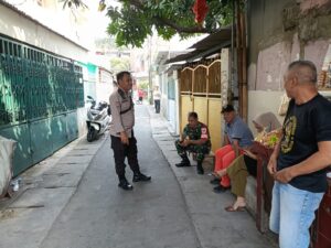 Anggota Binmas Polsek Sawah Besar Melaksanakan Patroli dan Sambang Wilayah