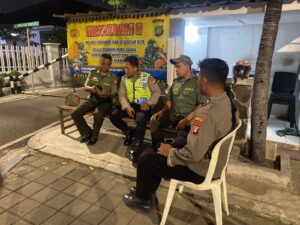Patroli Malam Hari Aipda Siswanto Sambangi Pos Kamling