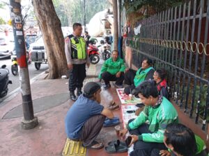 Panit Sabhara Patroli Siang Hari Ke Komunitas Ojol