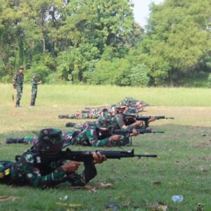 Latihan Menembak Senjata Ringan Menarmed 1 Kostrad