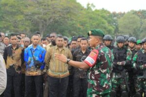 Prajurit Yonif 755 Kostrad Laksanakan Apel Gelar Pasukan Pengamanan VVIP Kunjungan Kerja RI 1