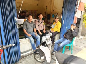 Anggota Binmas Polsek Sawah Besar Melaksanakan Patroli dan Sambang Wilayah.
