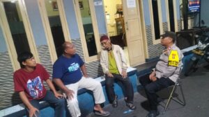 Anggota Bhabinkamtibmas Patroli Dialogis dan Sambang Ke Warga.