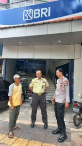 Kapolsubsektor Paseban Aiptu IGN Jelantik Patroli dan Sambang Dialogis Ke Perbankan