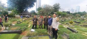 Bhabinkamtibmas Kelurahan Kebon Melati Takziah Ke Rumah Duka