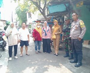 Bersama Tiga Pilar, Bhabinkamtibmas Kelurahan Kwitang Melaksanakan Kegiatan Sambang Dan Patroli Dialogis