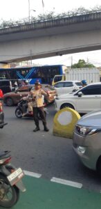 Aiptu Antonius AW, Melaksanakan Gatur Lalin, Himbau Masyarakat Jaga Jarak Aman Selamat Sampai Tujuan