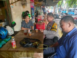 Sambang Patroli Dialogis Bhabinkamtibmas Senen Sambangi Warga