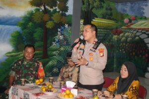 Polsek Kemayoran Mengadakan Kegiatan Ngopi Kamtibmas Di Pos Satkamling Wilayah RW.09 Kelurahan Kemayoran
