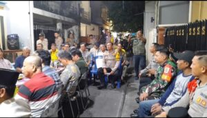 Ngopi Kamtibmas Kapolsek Johar Baru Tingkatkan Silahturahmi, Ngobrol Yang Penuh Inspirasi Di Pos Sekretariat RW