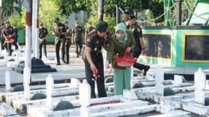 Peringatan HUT ke-62 Yonkav 8 Kostrad, Ziarah ke TMP Bangil