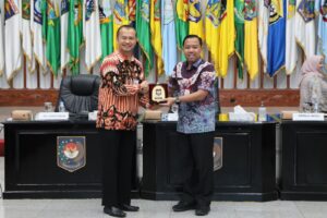 Kemendagri Raih Penghargaan Kematangan UKPBJ Level 3 (Proaktif) dari LKPP