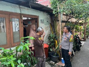Bhabinkamtibmas Kunjungi Ketua RW 02 Kelurahan Gelora