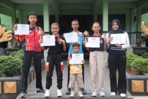Danyonif 411 Kostrad Berikan Penghargaan Kepada Anak-anak Prajurit Yang Berprestasi
