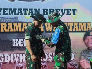 Pangdivif 1 Kostrad Terima Brivet Kehormatan Korps Kavaleri “Yudha Bramasta Wiratama”