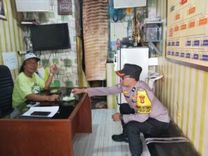 Patroli Wilayah dan Sambang Dialogis Aipda Ikhwan Mulyadi ke Pos Sekretariat RW 01