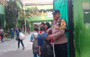 Bhabinkamtibmas Kunjungi Sekolah SDN Gondangdia 03 Pagi