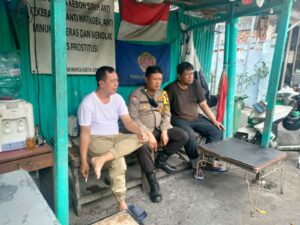 Bhabinkamtibmas Aiptu Ujang Rusman Sambangi Warganya RW 04 Kebon Sirih