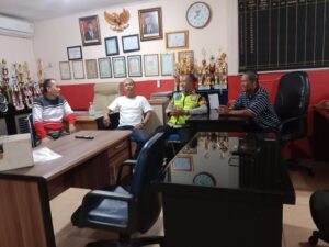 Aiptu Prayogo Sambang Ke Sekretariat Rw 09 Rawasari