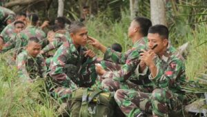 Tingkatkan Profesionalisme, Prajurit Yonif 755 Kostrad Laksanakan Latihan Aplikasi Nikpur Gunung Hutan
