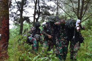 Batalyon Kesehatan 1 Kostrad Laksanakan Latihan UST Tingkat Peleton di Gunung Bunder