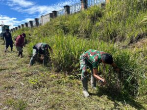 Gotong Royong Satgas Yonif 509 Kostrad dan Masyarakat Intan Jaya, Papua
