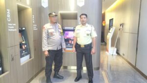 Bhabinkamtibmas Kelurahan Johar Baru Selatan Melaksanakan Kegiatan Patroli dan Sambang Dialogis