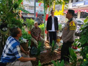 Bhabinkamtibmas Kelurahan Kemayoran Melaksanakan Kegiatan Sambang Dan Patroli Dialogis