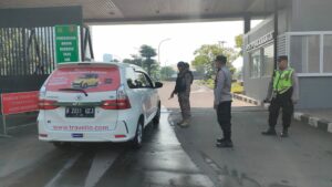 Patko Unit Sabhara Polsek Metro Tanah Abang Berikan Imbauan Kepada Petugas Pamdal Di Pintu Belakang Gedung MPR/DPR/DPD RI