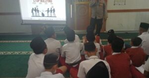 Polsek Sedong Polresta Cirebon melaksanakan program “Police goes to school” Pembinaan dan Penyuluhan di Mts. Al Muntohir Desa Putat.
