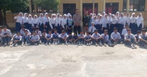 Polsek Sedong melaksanakan program “Police goes to school” Pembinaan dan Penyuluhan di SMPN 1 Sedong Desa Putat.