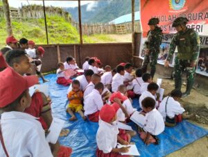 Pengabdian Tanpa Henti Satgas Yonif 323 Untuk Anak-Anak Pedalaman Papua