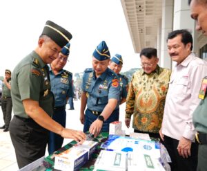 Kasum TNI Pimpin Acara Penyerahan Kendaraan Dinas UO Mabes TNI dan Alat Kesehatan Di Mabes TNI