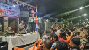 “Ngopi Kamtibmas” Bersama Tiga Pilar dan Warga di Pos Sekretariat RW 01 Tanah Tinggi.