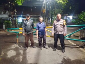 Aiptu Heri Murgianta Sambangi Poskamling Malam Hari RW 03 Kelurahan Bendungan Hilir