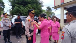 Kapolres Minsel Bersama Ketua Bhayangkari Kunjungi Polsek Tareran