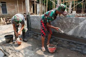 Yonif 412 Kostrad Wujudkan Mimpi Ibu Sopiah Miliki Rumah Layak Huni