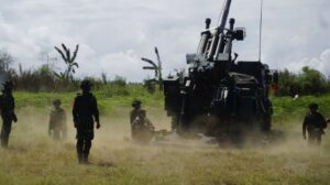 Danmenarmed 2 Kostrad Pimpin Latbakjatratnis Yonarmed 12 Kostrad di Pantai Bambang