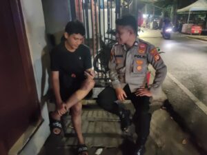 Patroli Dialogis Anggota Patroli, Melaksanakan Sambang Berikan Imbauan Kepada Warga.