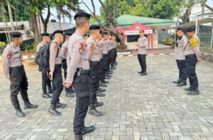 Kanit Binmas Polsek Metro Tanah Abang Pimpin Pengamanan Dan Antispasi Aksi Unjuk Rasa Di Gedung DPR RI